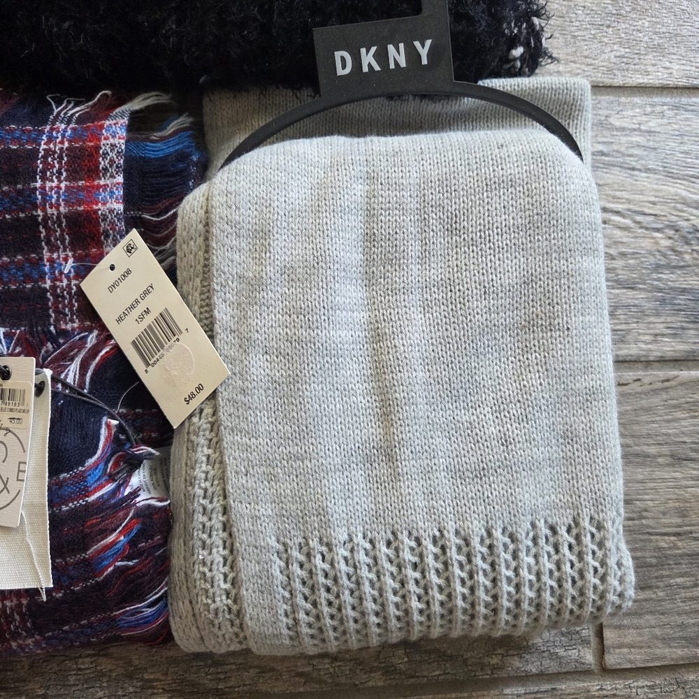 Assorted Scarves Collection - Picture 4 of 7